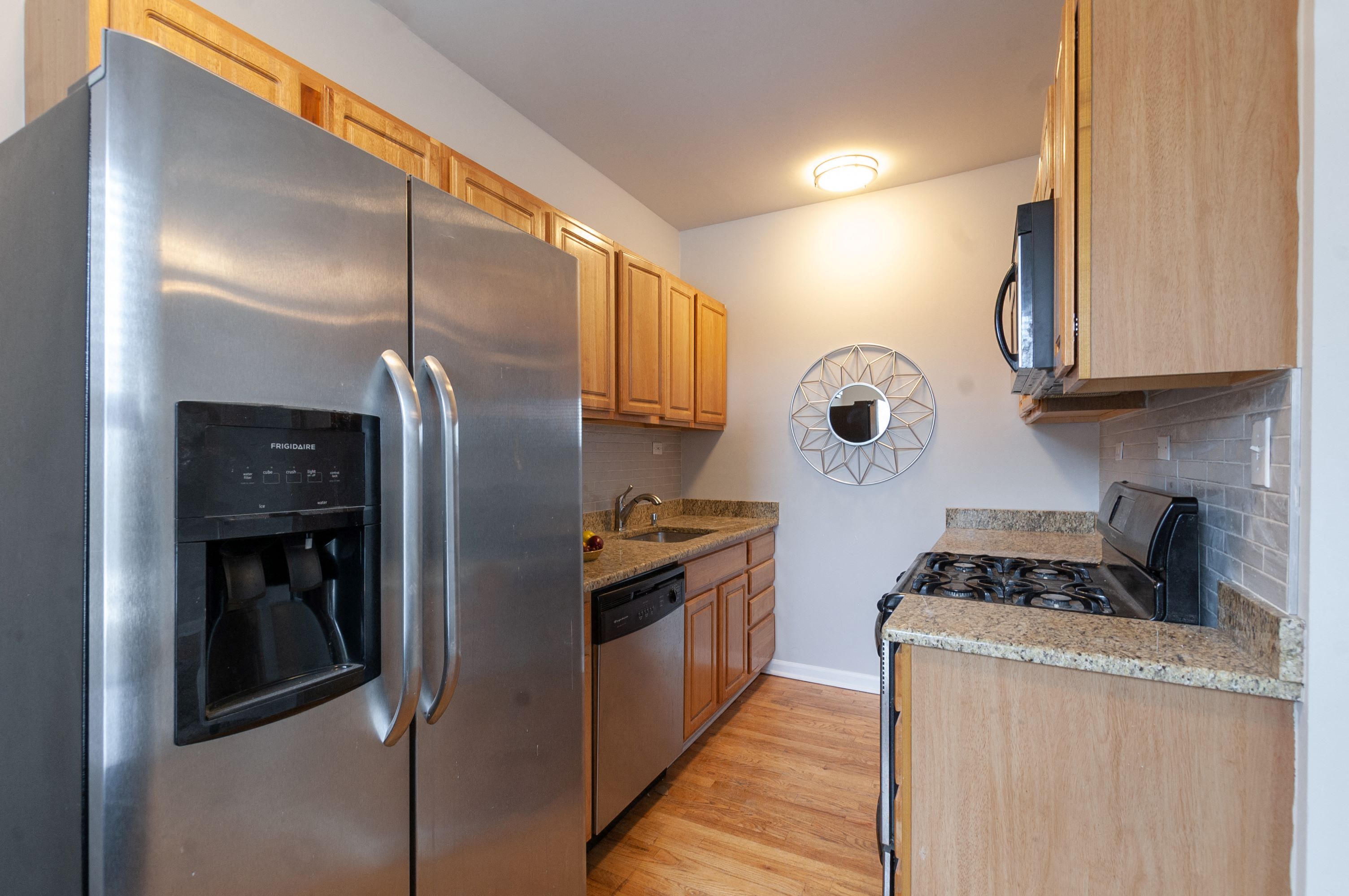 931 W Leland Ave 931 W Leland Ave, Chicago, IL 60640 - Leasing by Cross Street